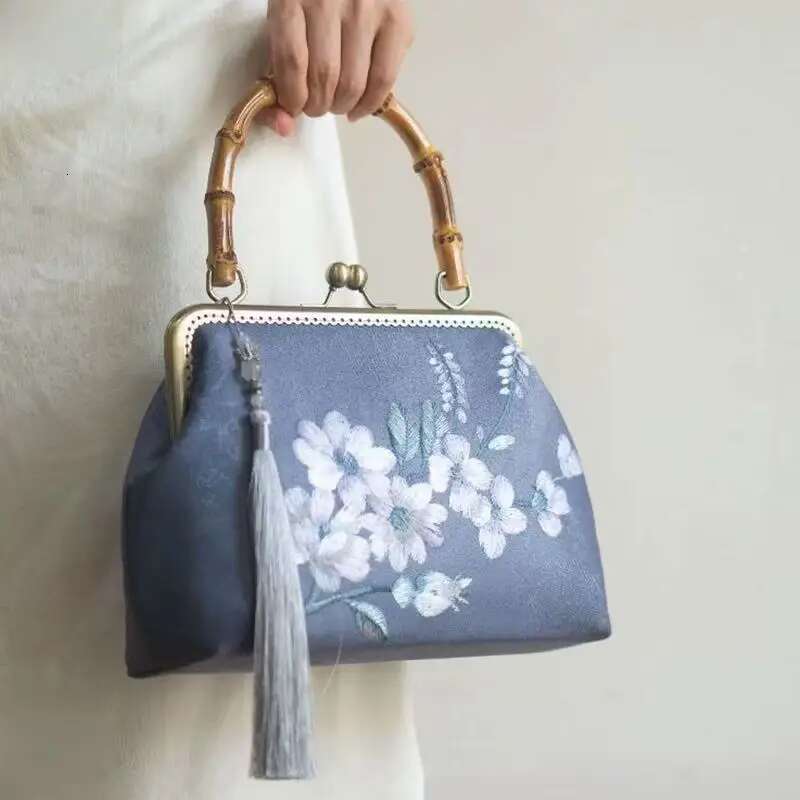 Urious And Elegant Embroidered Silk Geometric Pattern Chinese Style Bamboo Handle Gift Bag For Middle-Aged Mother With Tassel