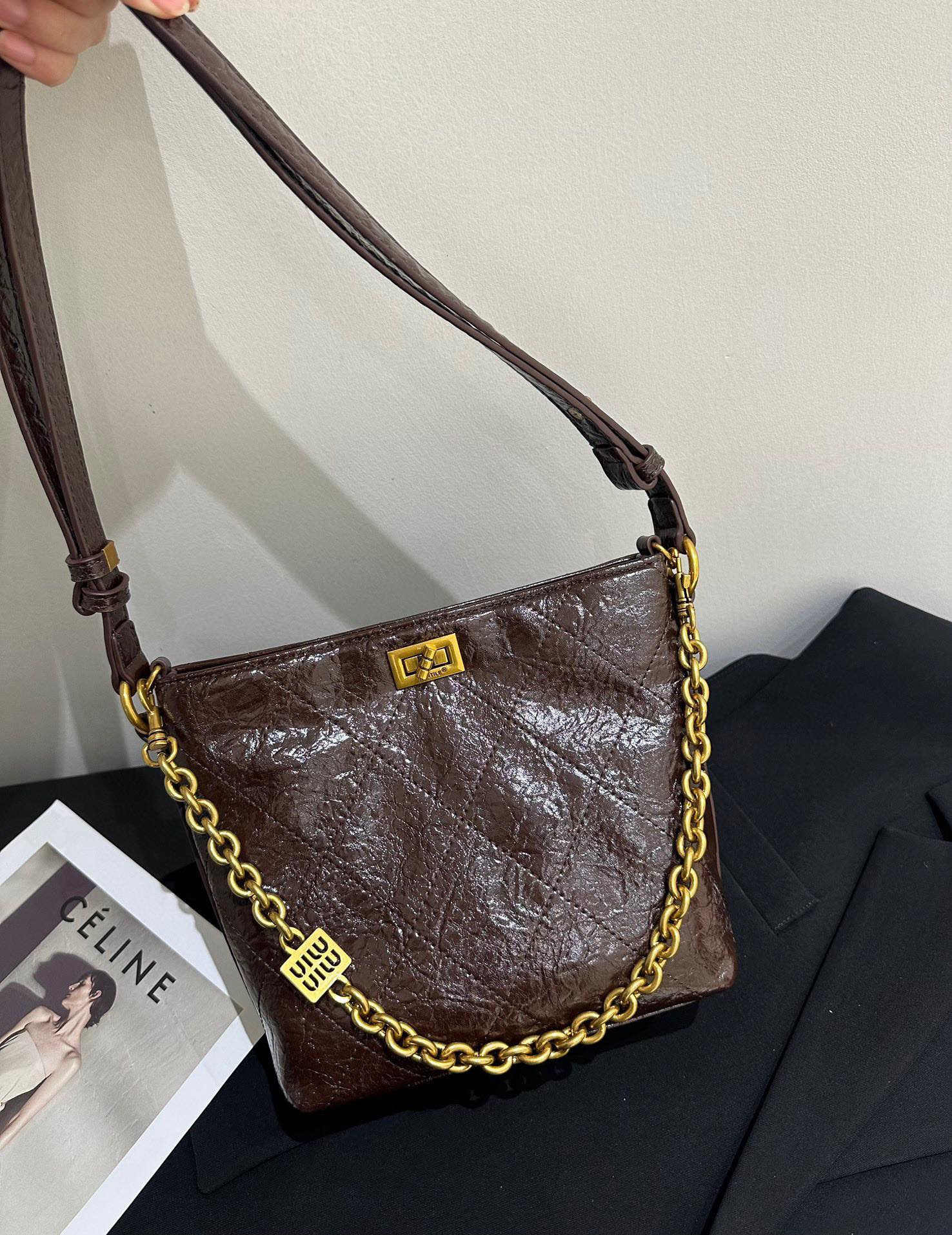 Autumn And Winter High-End Water Bucket Fragrant Wind Diamond Grid Chain Crossbody Small Bag, Women's Texture Bag