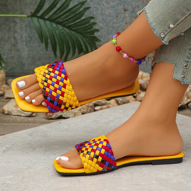 Big Feet 2025 New Summer Sandals Outdoor Designer Flat Woven Candy Color Fashion Lazy Beach Slippers