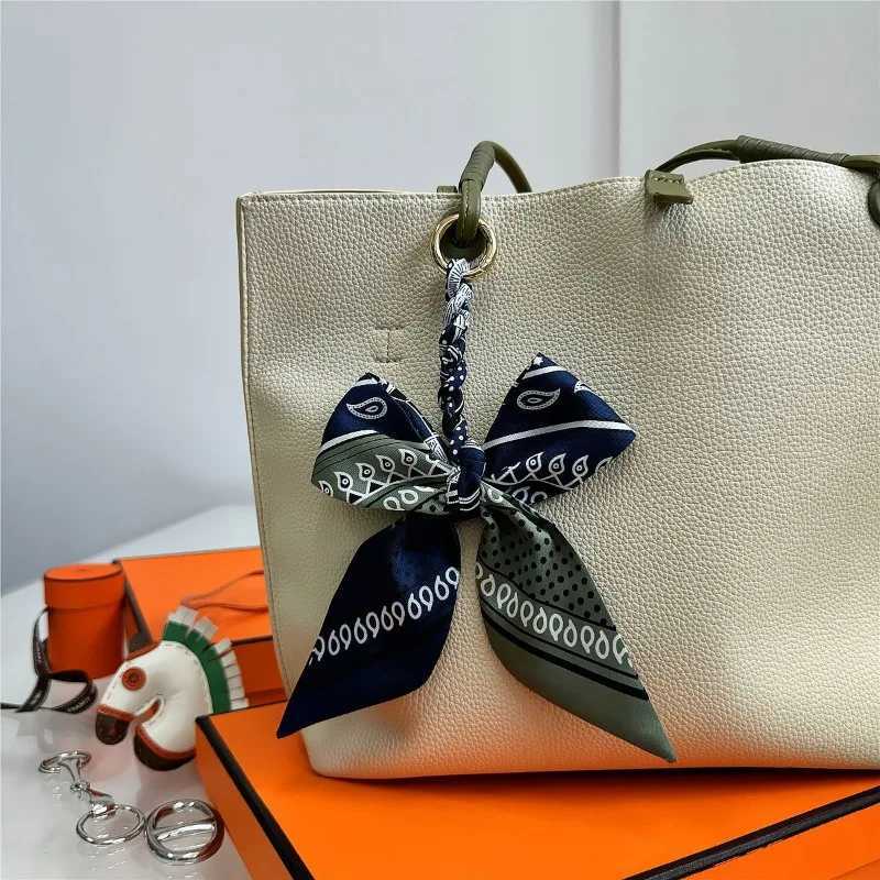 Handmade silk scarf keychain pendant colorful bow bag decoration car key with keychain accessories gift for friendsXJ250319