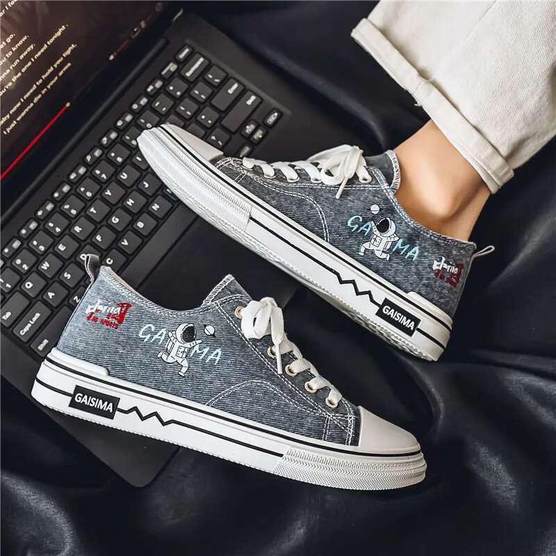 2025 New Outdoor Graffiti Low cut Canvas Sports Designer Fashion and Leisure Student Board Shoes
