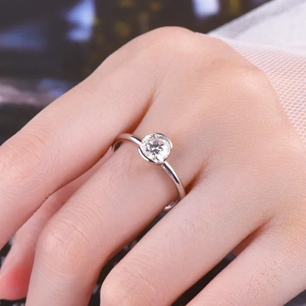 GRA Certified 1CT Half Bezel Moissanite Engagement Rings for Women 925 Sterling Silver Solitaire Diamond Wedding Band Jewelry