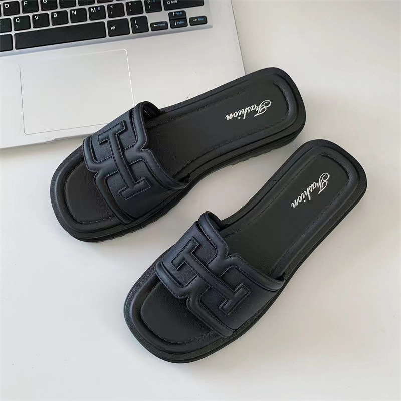 2025 Designer Spring Women's Slippers New Sandal Instagram Flat Bottom Multi Functional Beach Fashion Single Word Slippers Small Fragrance Type