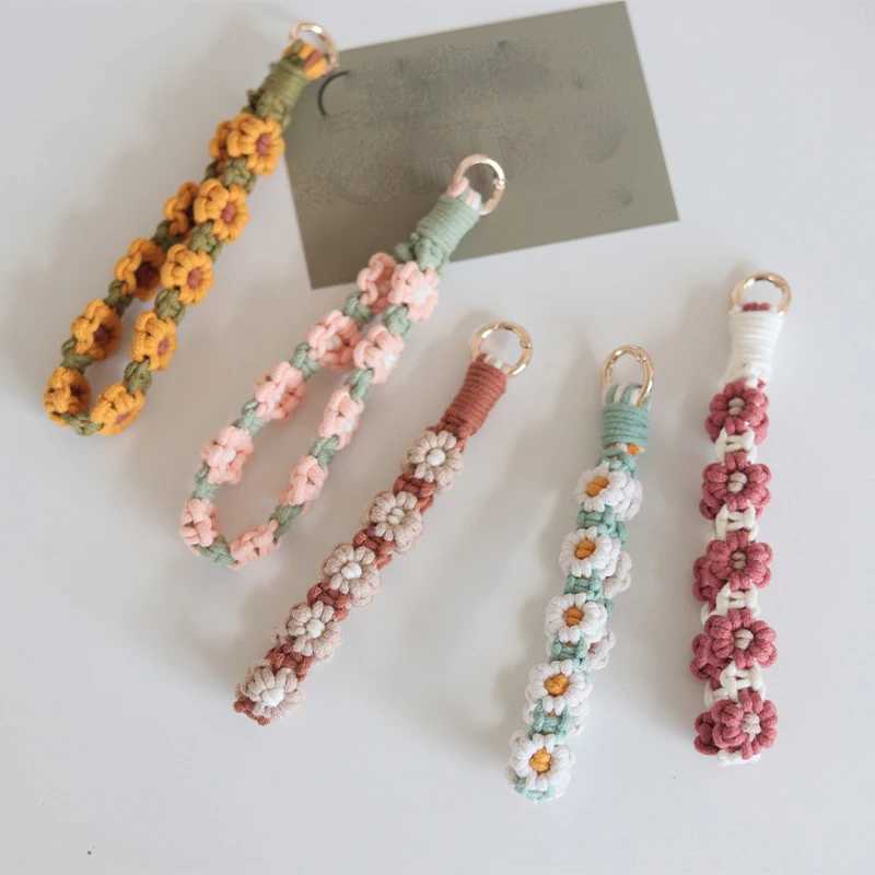 Daisy Flower Macrame wristband keychain Bohemian keychain Fob wristband drawstring bracelet keyring wallet charm crochet hookXJ250319