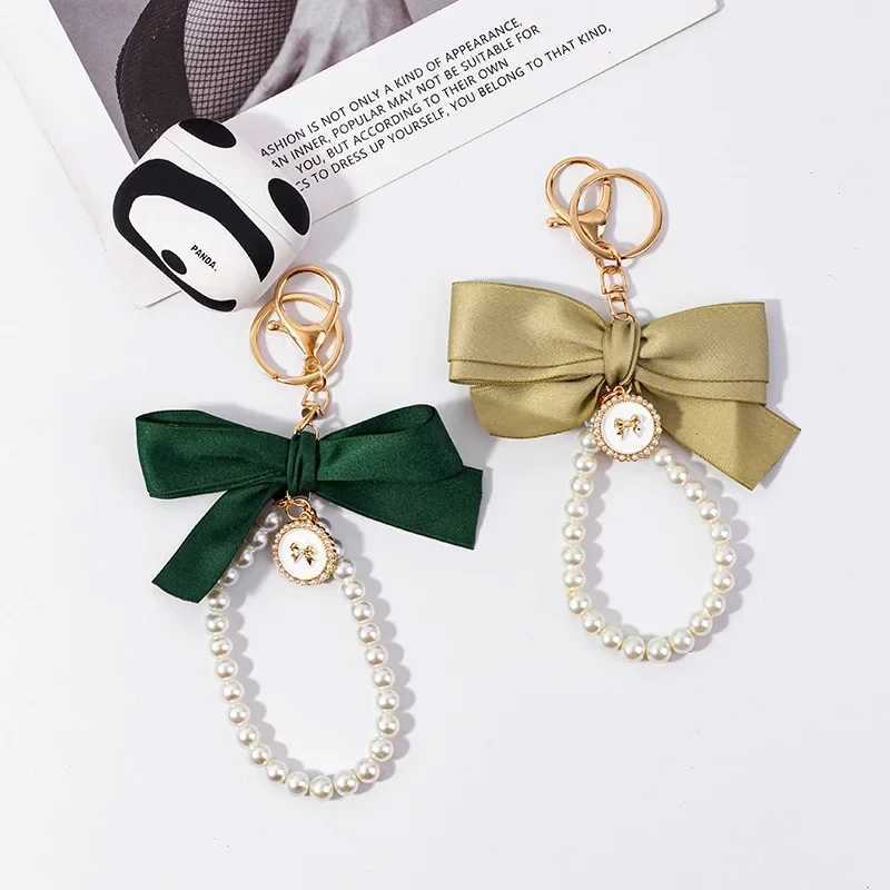 Retro artificial pearl chain keychain cute heart-shaped bow for women charming handbag wallet decoration car keyring headphone box accessoriesXJ250319
