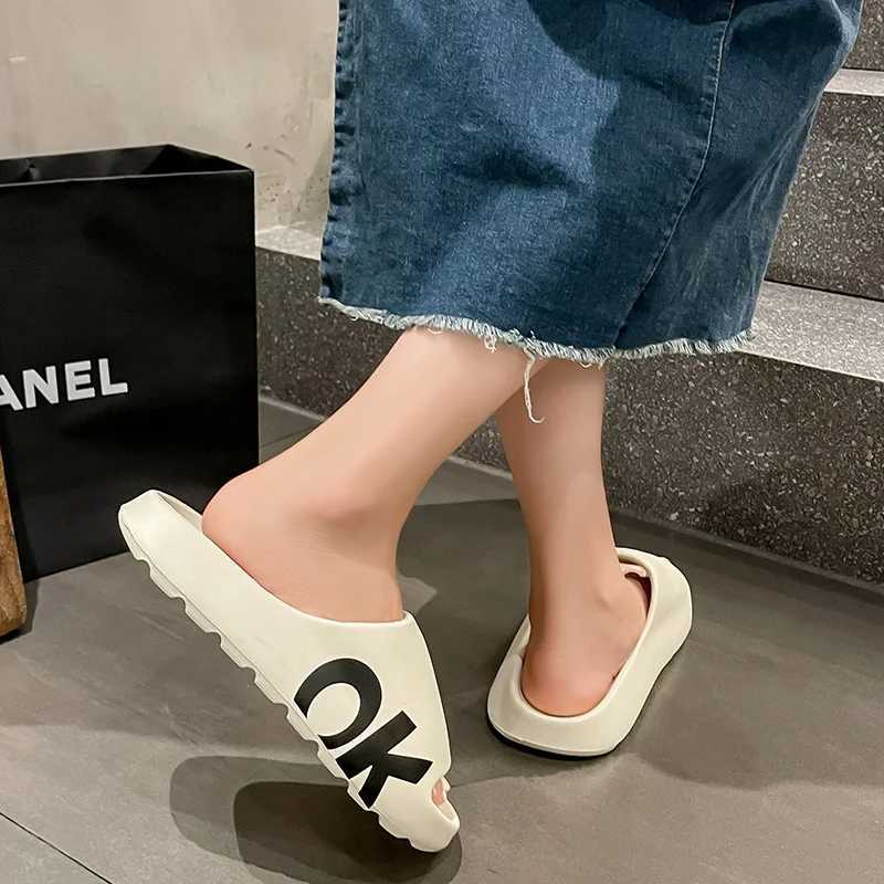 Trend slider mens summer new thick sole step poop feeling men wearing casual soft sole N-slip sandals outside the beach Y250320