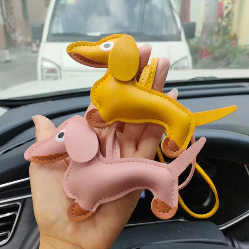 Fashion Car Sausage Dog Keychain PU Leather Dog Keychain Womens Bag Pendant Jewelry Pavilion Keyring Keyholder GiftXJ250319