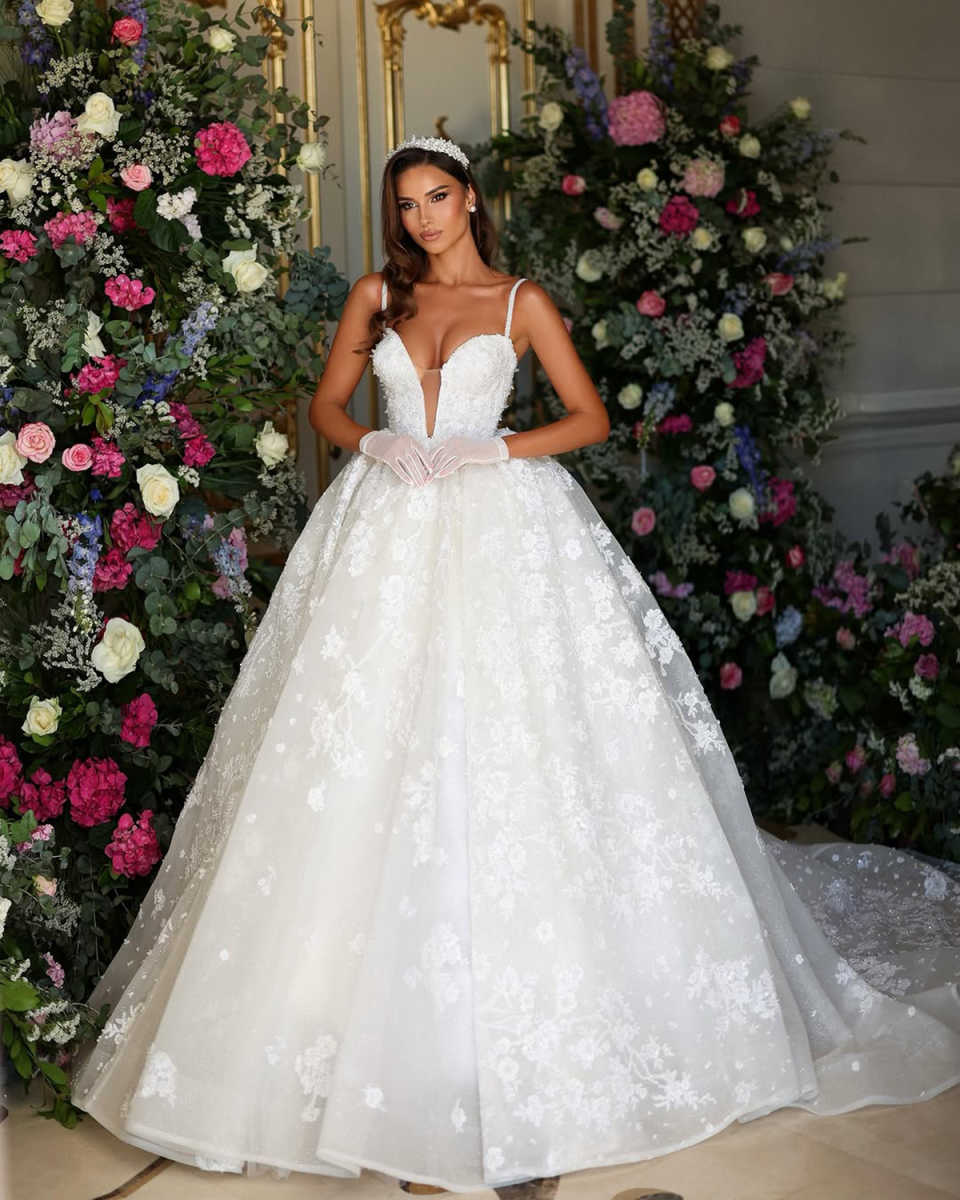 Flowers Appliques Wedding Dresses Sexy A Line Spaghetti Straps Bridal Gowns Bkacless Bride Dress Customized
