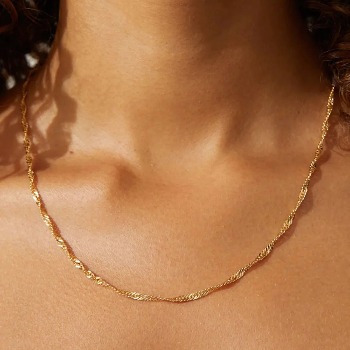 Exquisite goldplated stainless steel thin chain necklace suitable for women simple style Kravik chain womens jewelry 250318