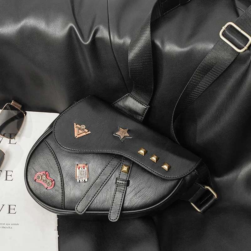 Fashion Rivet Men's Badge Saddle Men Chest Crossbody PU Leather Shoulder Bag Bolso