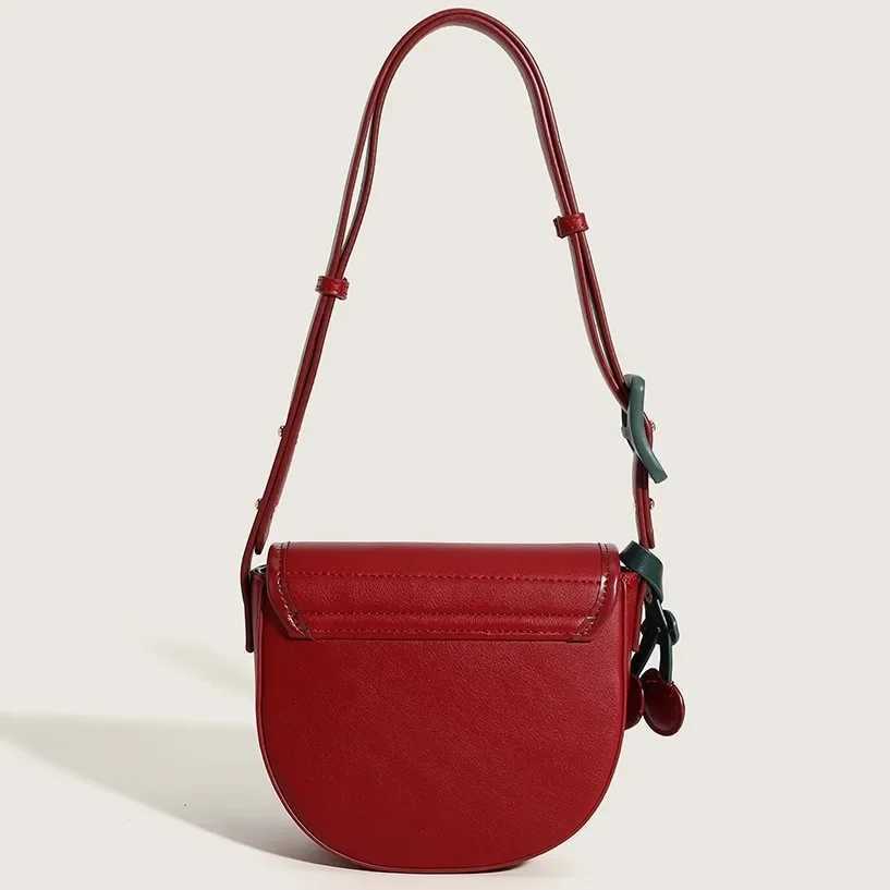 2024 New Luxury Feeling Original Cherry Horse Saddle Bag Spring/Summer Lightweight Fashion Paradigm Womens Cross Body Bag Y250319