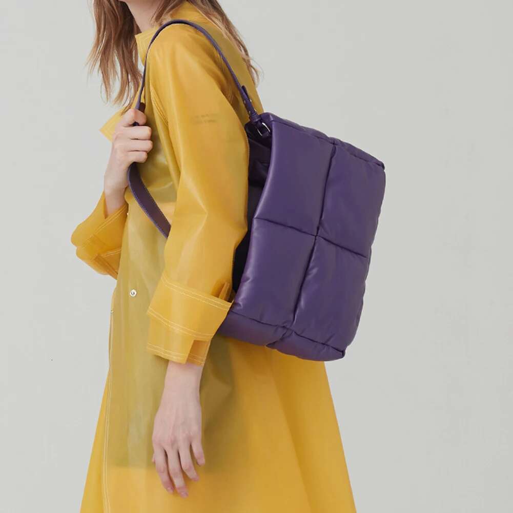 Fashion Large Tote Padded Handbags Designer Quilted Women Shoulder Bags Nylon Down Cotton Crossbody Bag Winter Purse 2023