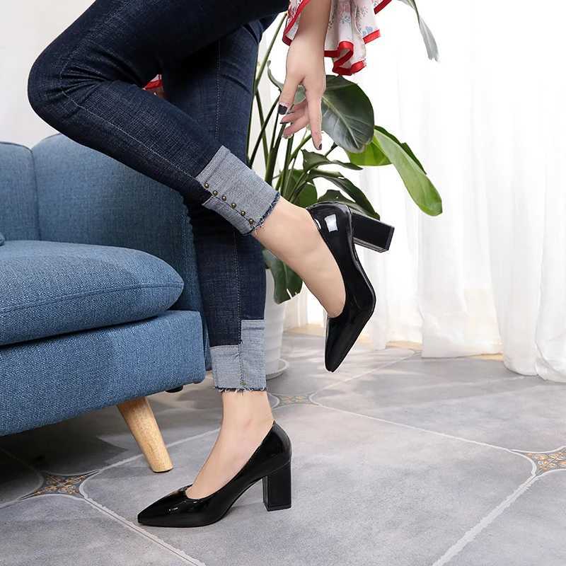 Spring and Autumn 2024 Warm luxury shoes red solid color polyurethane shiny square high heels sexy party corner toes wedding shoes Y250319