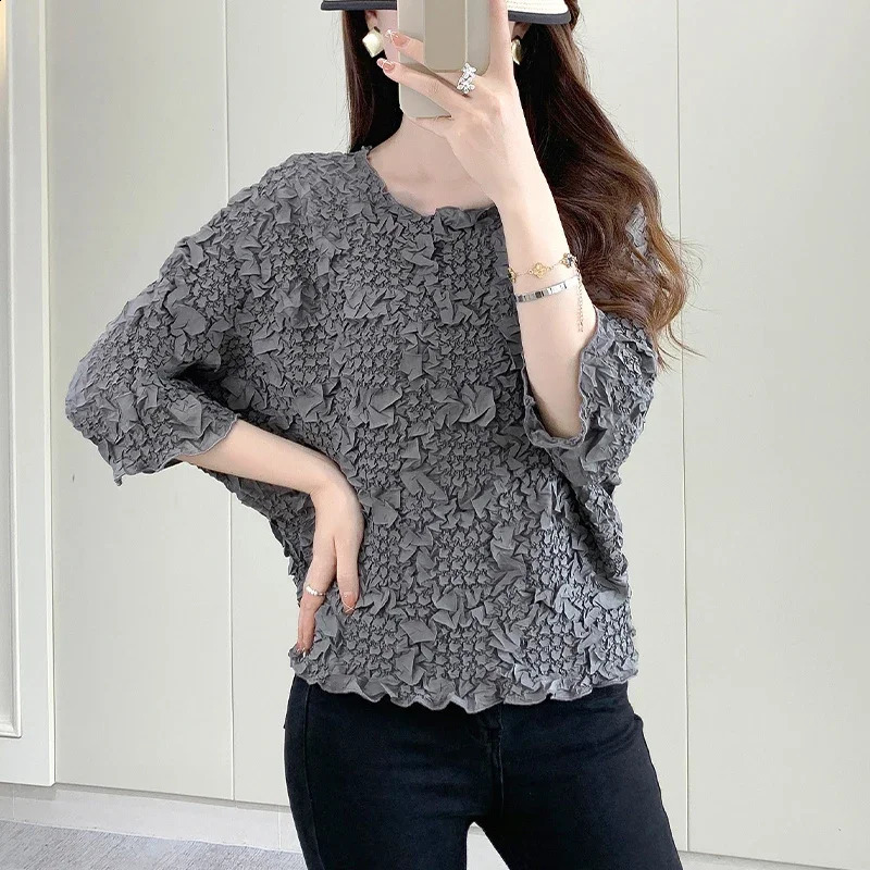 Miyake Temperment Pleated Top for Womens 2025 Summer Embroidered n High Quality Short Sleeve Tshirt 250312