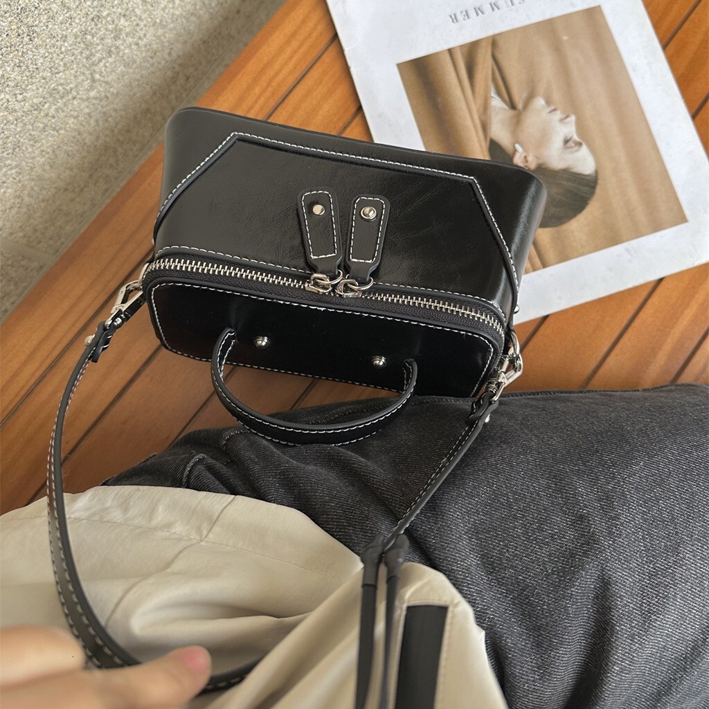 2025 New Niche Hand-Held Box Fashionable Shoulder Super Popular Women's Bag, Personalized Crossbody Bag