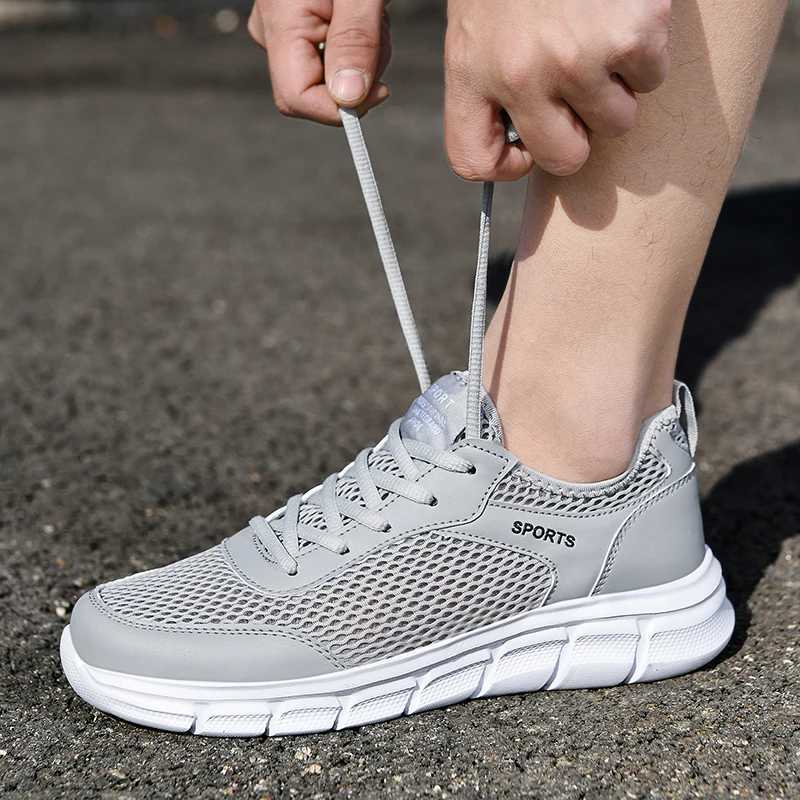 2022 New Mens Shoes Lightweight and Breathable Comfortable and Casual in Summer Outdoor Running Shoes Sports TrainingW250320
