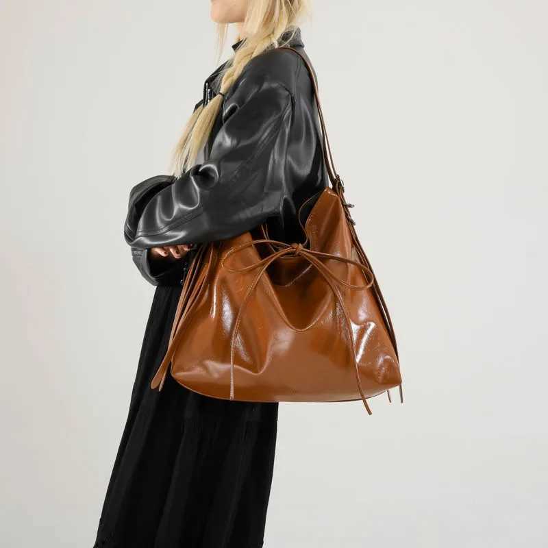 Fashionable Soild Color Large Capcity Shoulder Bag Vintage PU Leather Womens Minimalist Luxury Commute Crossbody Bag Y250319