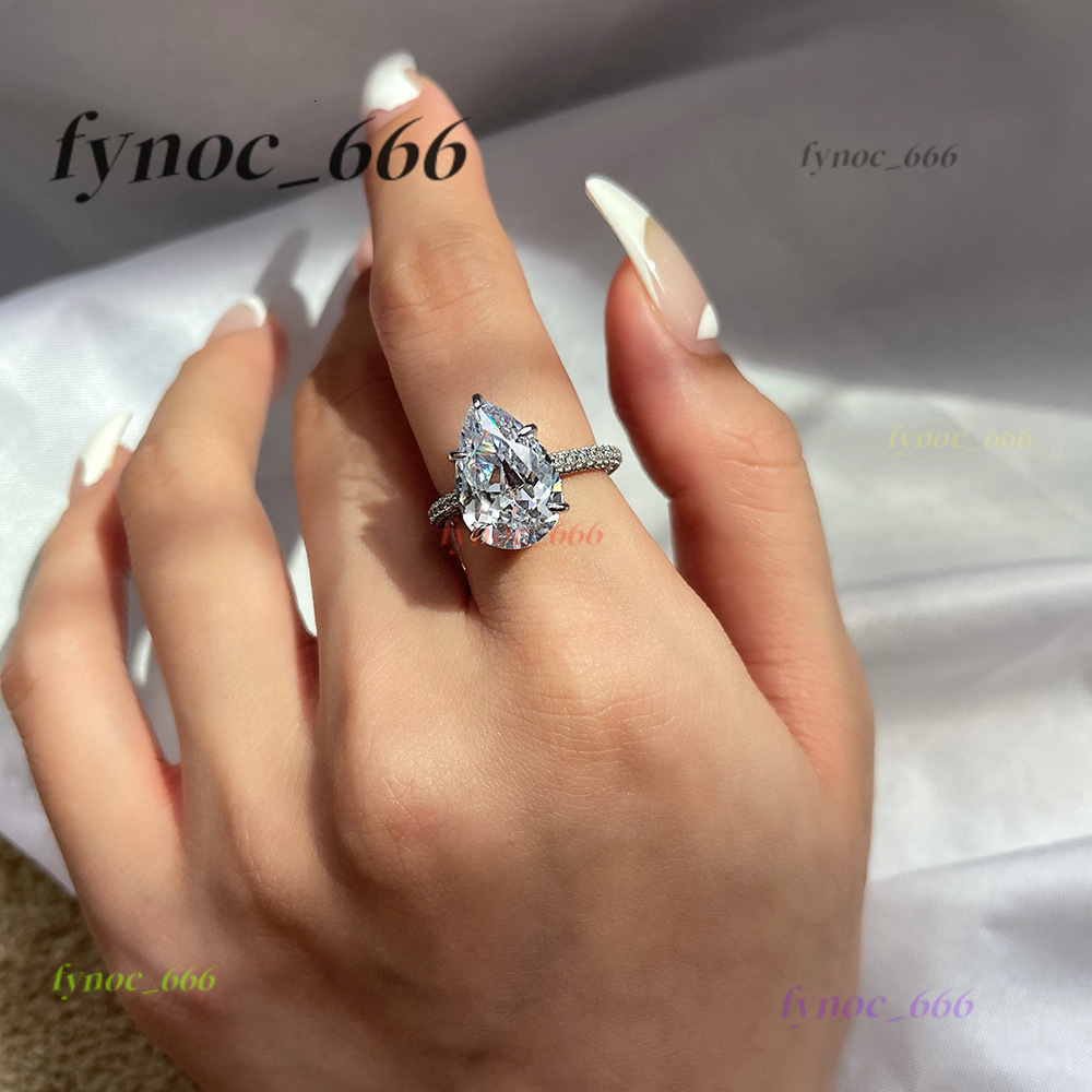 925 Silver Moissanite Ring for Womens Fashion Light Luxury Personalized High End Simulated Diamond Proposal Ring