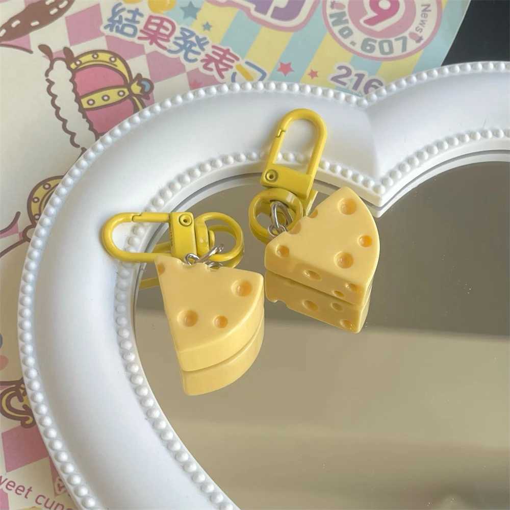 Milk yellow cheese block keychain imitation food game resin keychain student girl jewelry pendant gift newXJ250319
