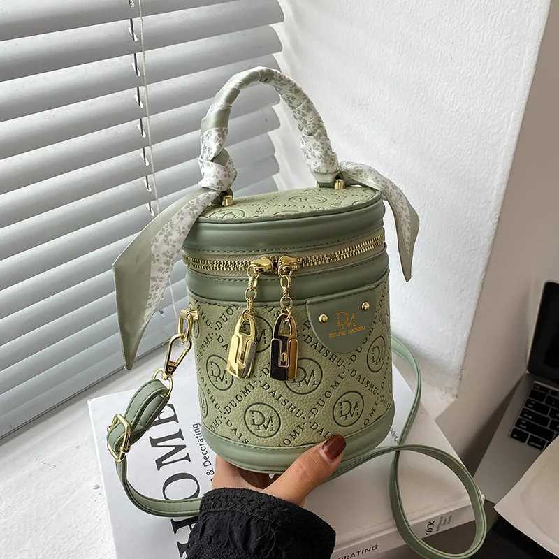 New Stitched Girl Handbag Bucket Bag Fashionable Ahabet Pattern Girl Shoulder Bag Simple Solid Color Womens Crossbody Bag PU Y250319