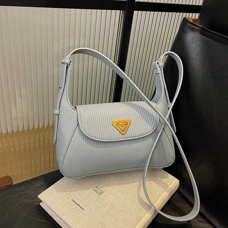 Modern retro messenger bag - premium leather cross body wallet solid color finish and commuting friendly organization Y250319