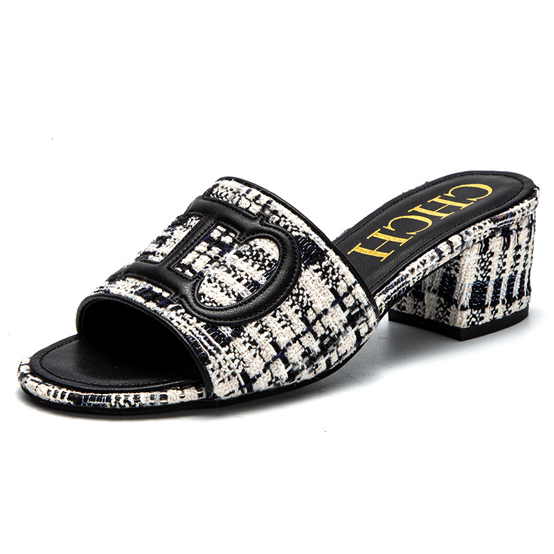 Designer CHCH Xiaoxiangfeng For Women's Outdoor Wear In Summer 2024 New Low Beach Vacation Versatile Thick Heel Cool Slippers