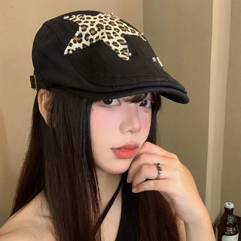 Y2k Personality Leopard Print Star Sticker Forward Hats for Women and Men Summer Outing Versatile Niche American Retro Berets 250320