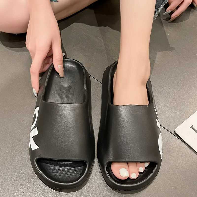 Trend slider mens summer new thick sole step poop feeling men wearing casual soft sole N-slip sandals outside the beach Y250320
