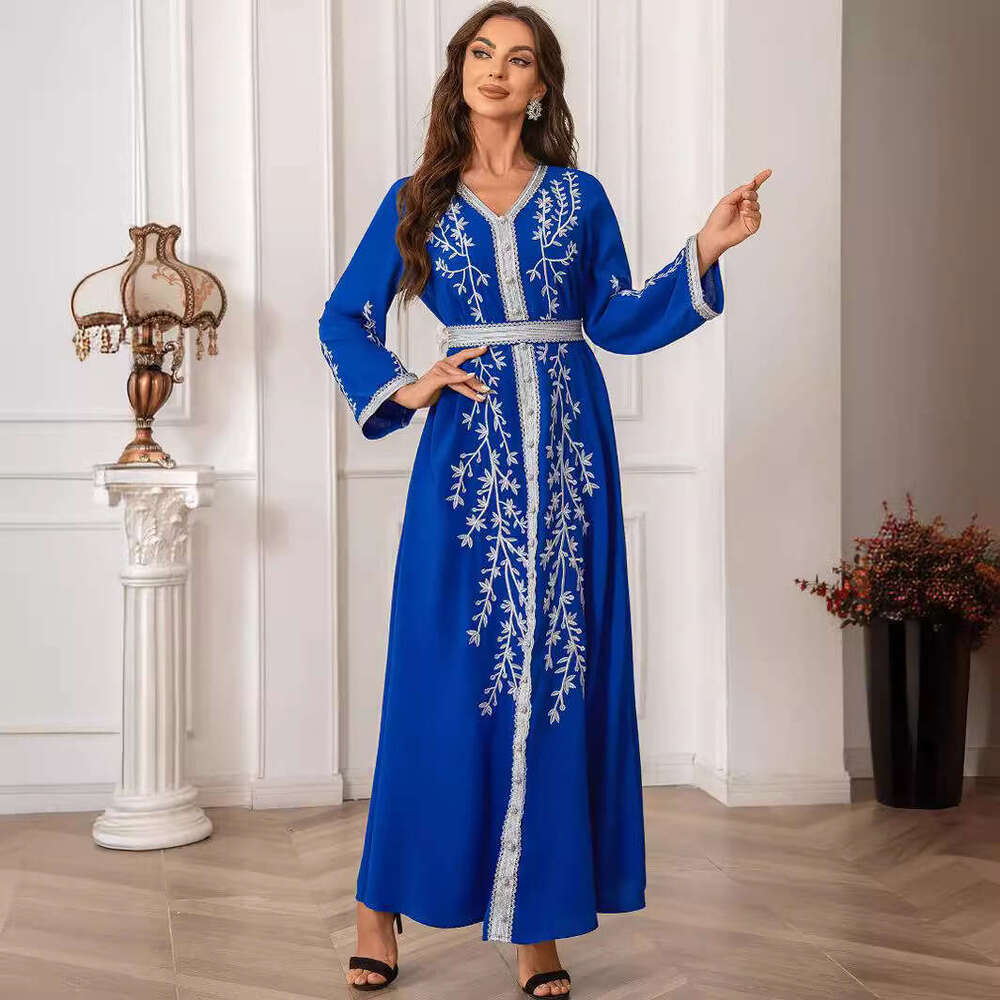 Zd074 Slim Fit Muslim Robe Loose Embroidered Skirt Long Sleeved Dress