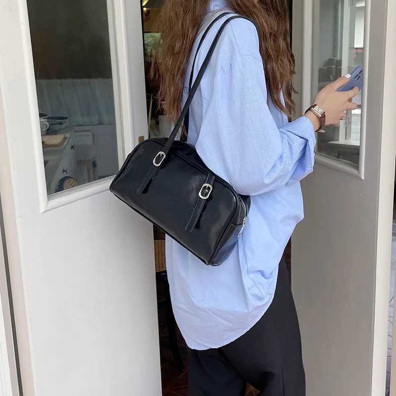 Green commuting shoulder bag womens luxury designer handbag solid color shoulder bag large capacity pillow lower arm bag Y250320