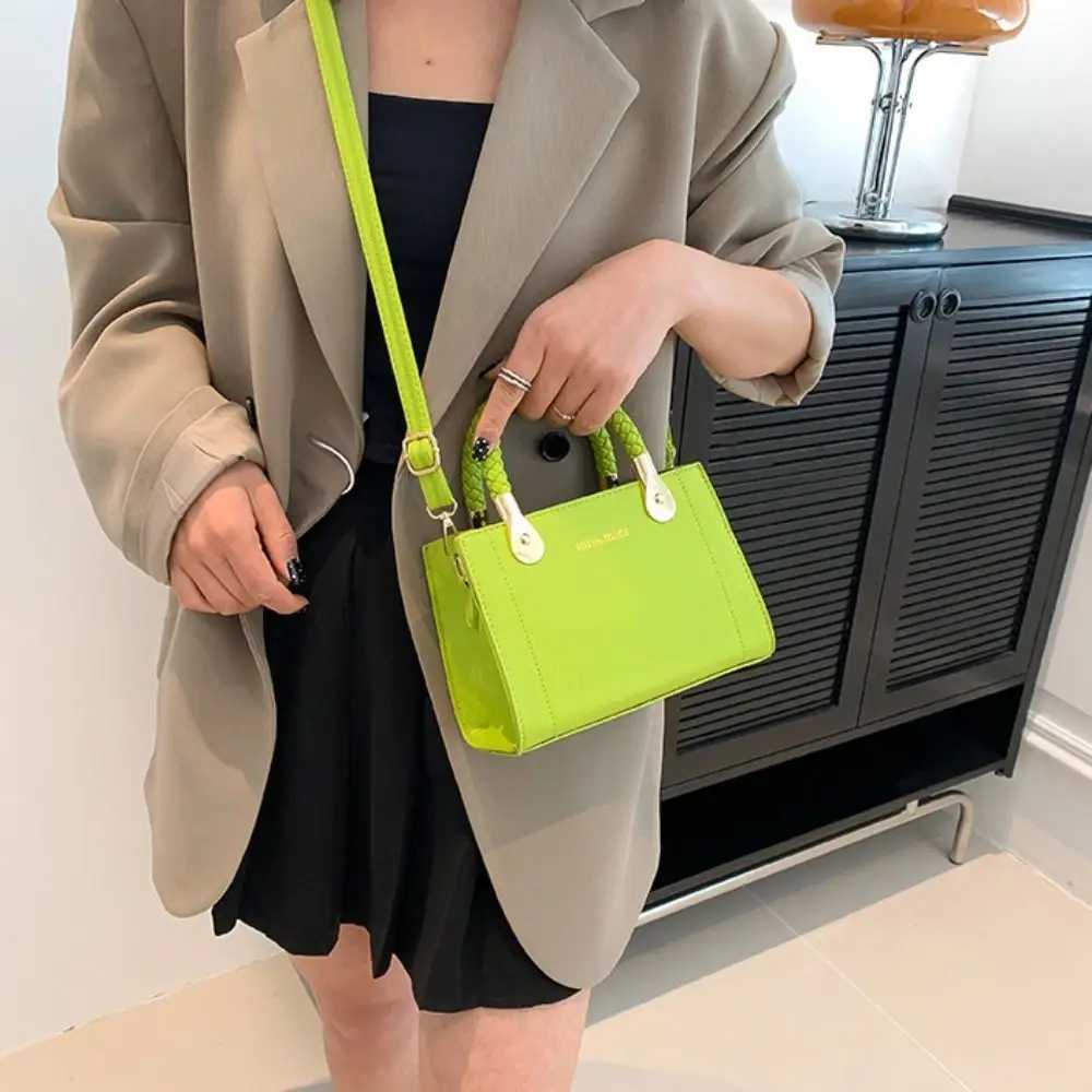 Elegant Aesthetic Square Bag New Fashion Woven Handbags Retro Shoulder Crossbody Bag Fashion Y250320