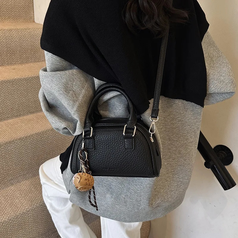 Small autumn and winter fashionable handheld bowling bag single shoulder cross body 250317