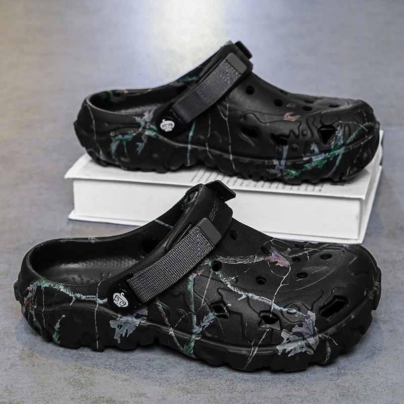 hot free shipping designer Sandals for woman and man 2025 new vintage fashionable beach shoes