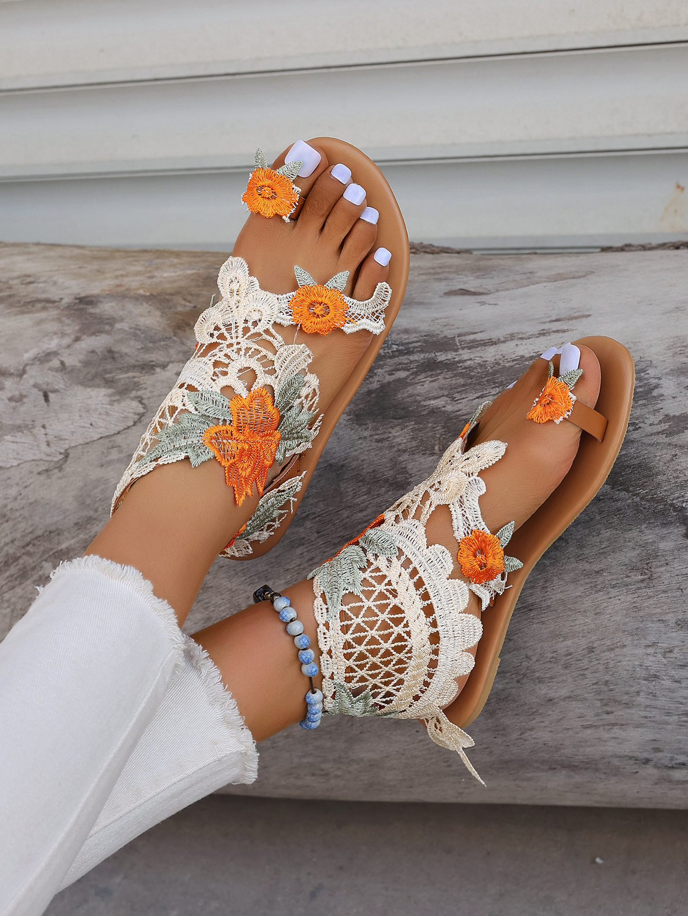 Women's Comfortable Flat Sandals Ideal for Summer Wear