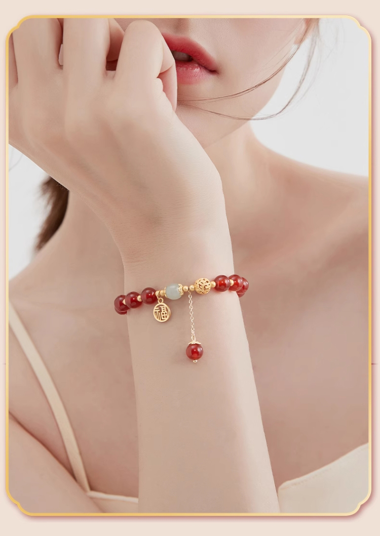 Exquisite hundred with red agate bracelet female 2025 new explosion of high-level sense of blessing sign string niche design sense of hand jewelry