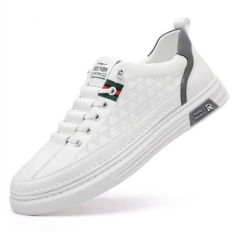 2025 Designer fashionable casual shoes Men's new leather shoes, casual board shoes, white shoes, no tying shoelaces, one foot peda