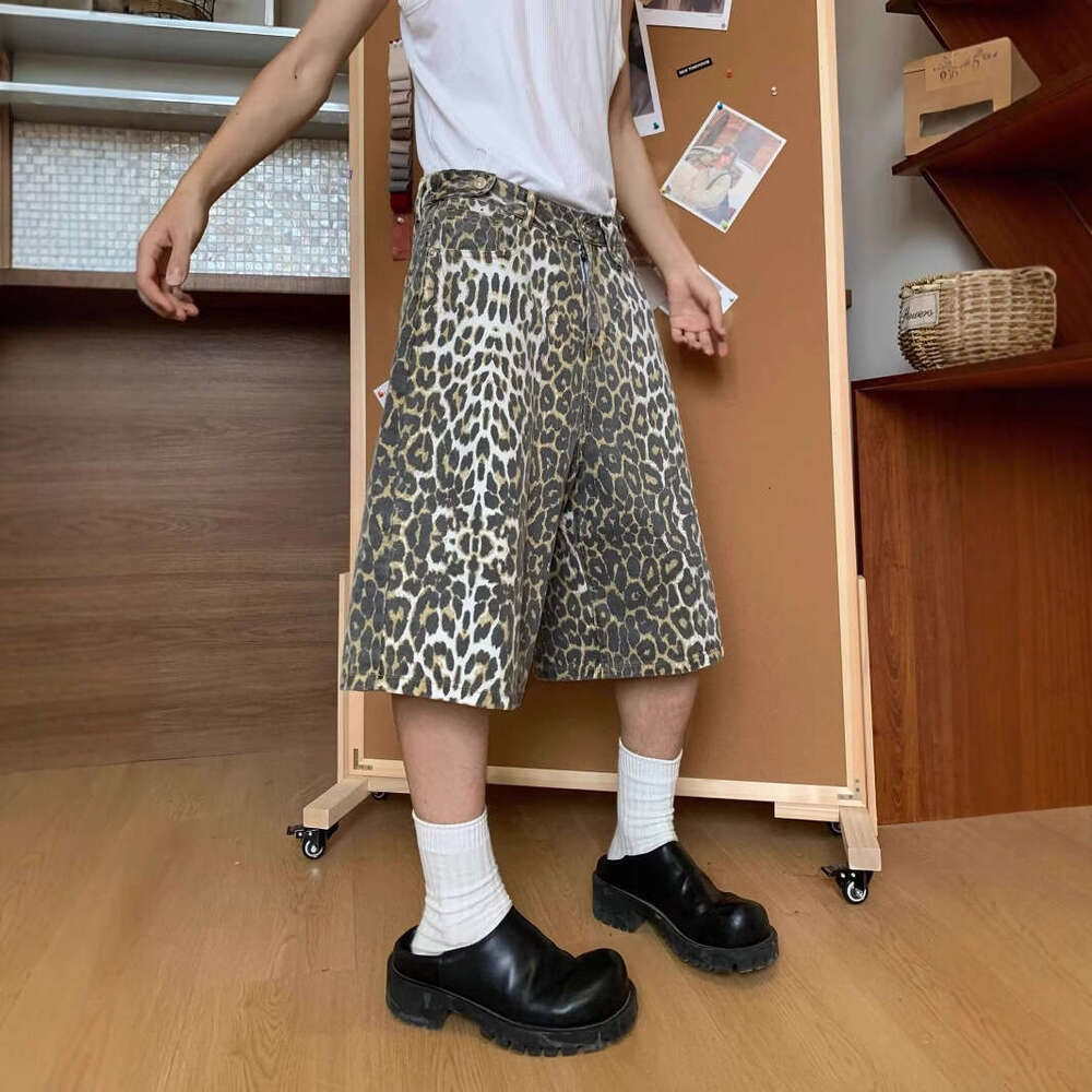 American leopard print camouflage printed denim shorts with straight design for men and women, wide leg cropped pants