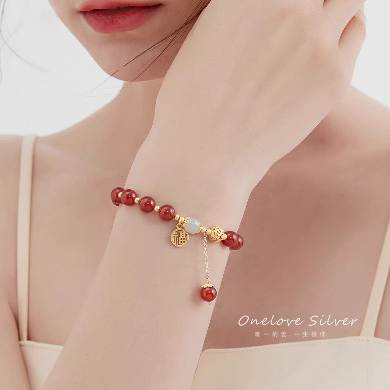 Exquisite hundred with red agate bracelet female 2025 new explosion of high-level sense of blessing sign string niche design sense of hand jewelry