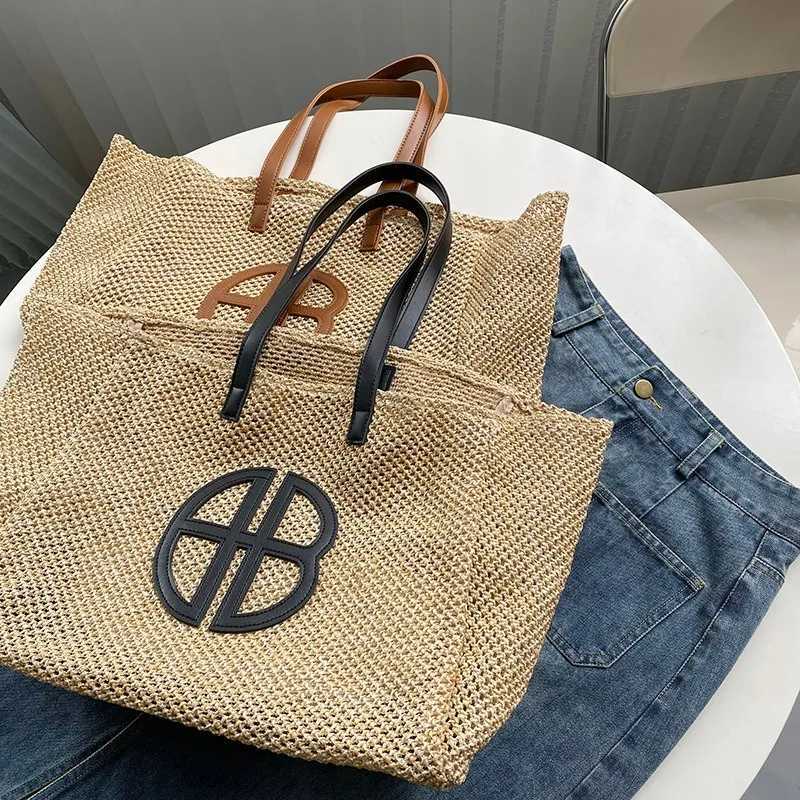 2025 New Str Woven Tote Womens Bag Designer Wicker New Beach One-shoulder Slanted Straddle Large Capacity Handbag Y250320