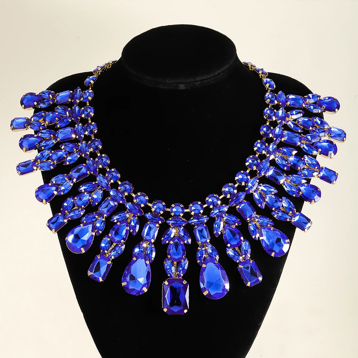 girlgo ious Full Rhinestone Pendant Necklace - Elegant Sparkling Jewelry Perfect for Parties Weddings and Special Occasions 250313