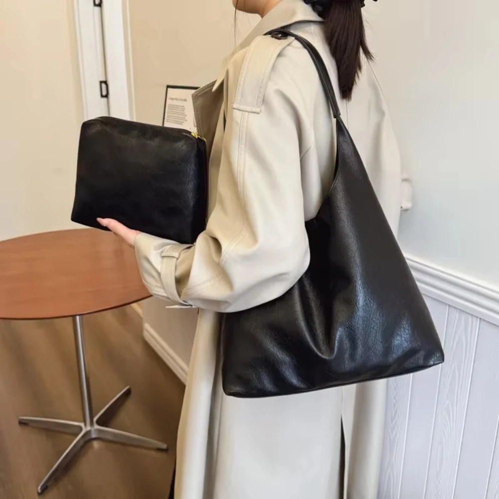 Retro highend soft surface handheld handbag for women in spring and summer large capacity multifunctional 250320