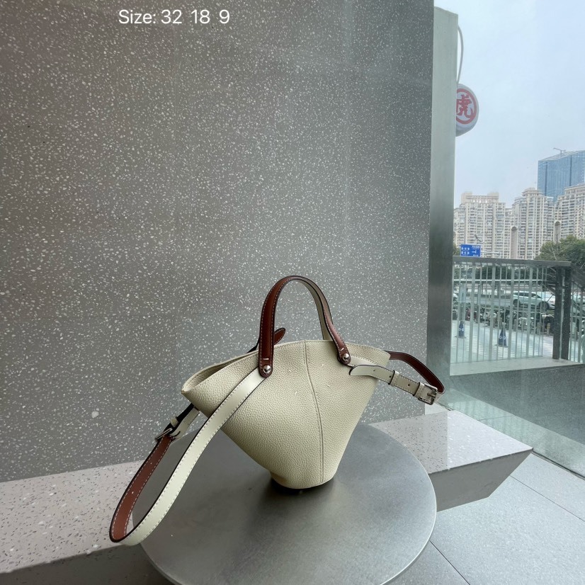 Designer bag Celebrity 2025 New Style Contrasting Lychee Patterned Cowhide Fan-Shaped Vegetable Basket Bag, Versatile Handheld Single Shoulder Armpit 