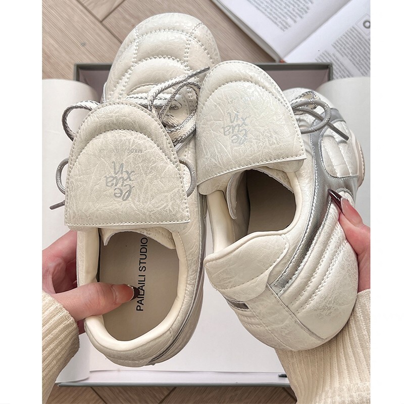 2025 New Flip Germany Training Multi functional Sports and Leisure Women's Niche Color Brushing Designer Fashion Flat White Shoes