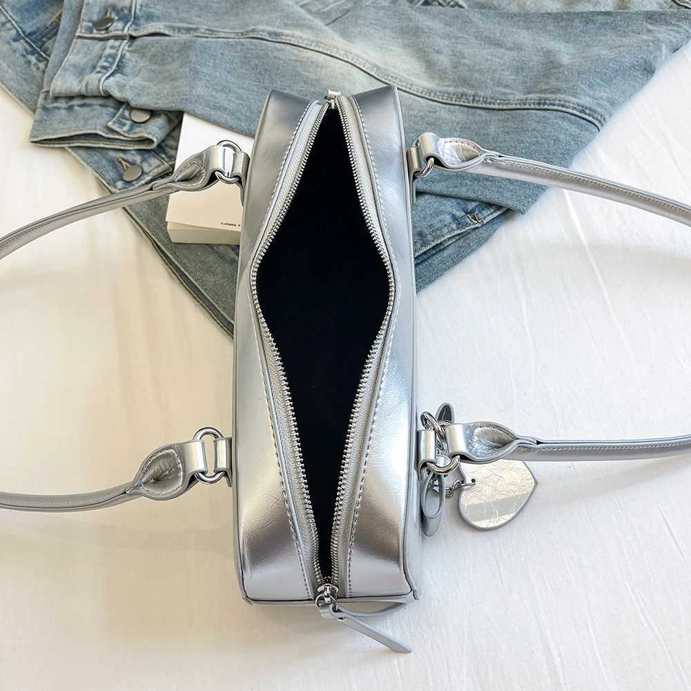 Womens PU underwear bag fashionable shoulder bag solid color elegant homeless bag zipper with heart-shaped pendant fashionable shoulder bag Y250319