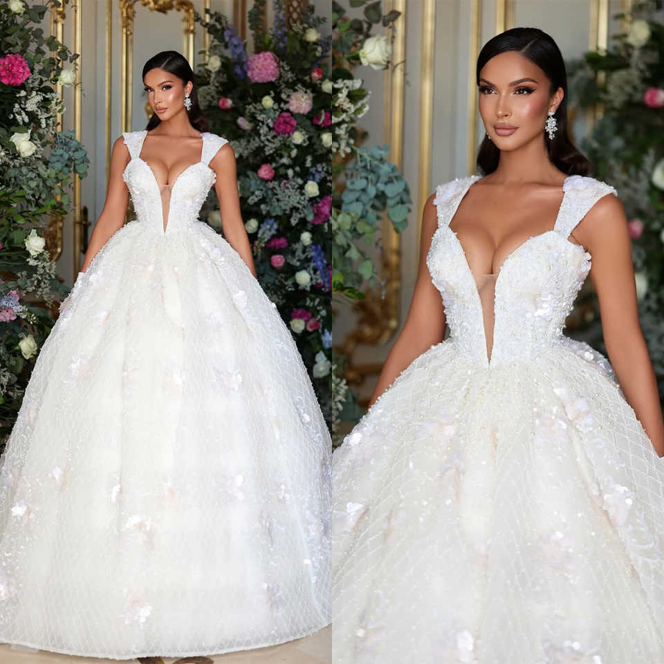Classic Women Wedding Sweetheart Neck Sleeveless Bridal Gowns Appliques Pearls Sweep Train Dress Custom Made