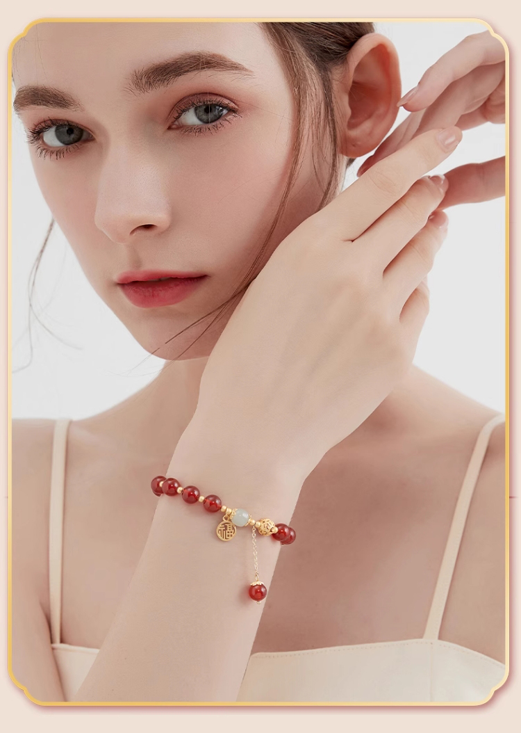 Exquisite hundred with red agate bracelet female 2025 new explosion of high-level sense of blessing sign string niche design sense of hand jewelry