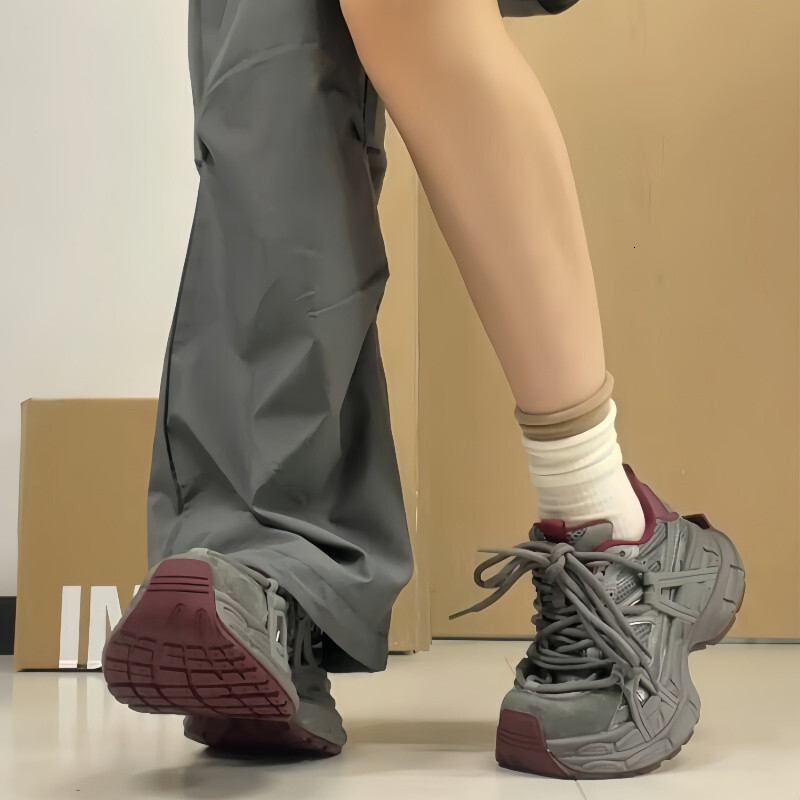 2025 new thick soled European leather surface flaunting feet, small sports shoes designed by fashionable anti slip multifunctional casual shoes