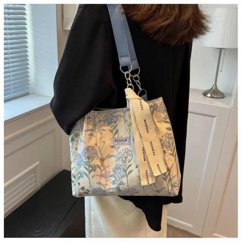 2023 Large Capacity Handbag Canvas Top Handle Womens Fashion Embroidered Flower Womens Shoulder Bag Leisure Commuter Bag Y250320