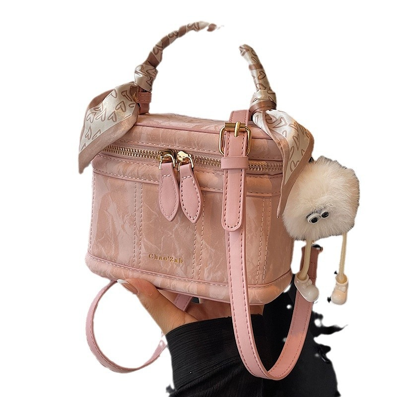 2025 Designer free designer 3 shipping Shoulder Bags for woman Casual Fashion vintage Tassel Ribbons black bucket