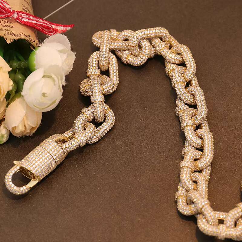 Reviewing high-quality jewelry Hiphop ice out Moissanite Miami Cuban chain